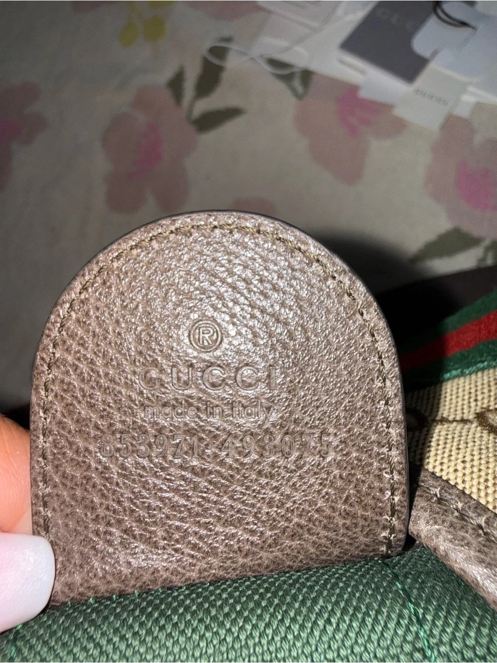 Authentic Gucci Giglio large GG canvas tote bag with with detachable pouch. - Picture 10 of 17